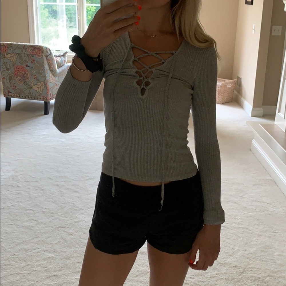 Fitted cross-up tie long sleeve